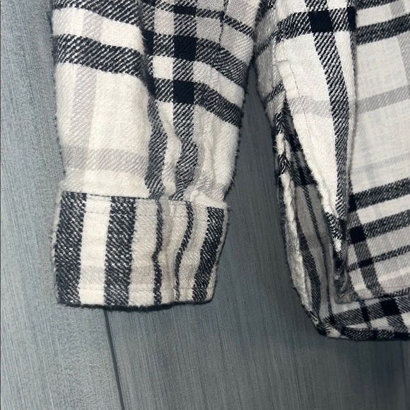 American Eagle Women’s Ahh-mazingly Soft Boyfriend Fit Size Medium Flannel Shirt - Picture 5 of 8